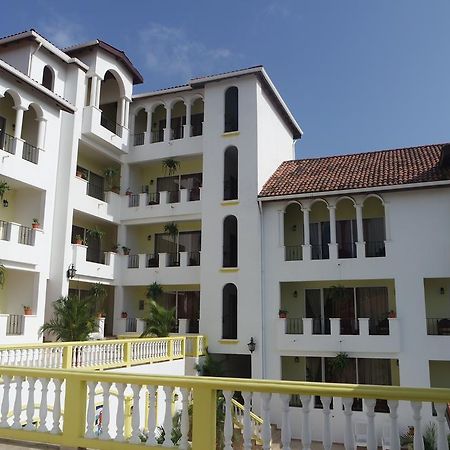 West Bay Colonial Hotel Eksteriør billede
